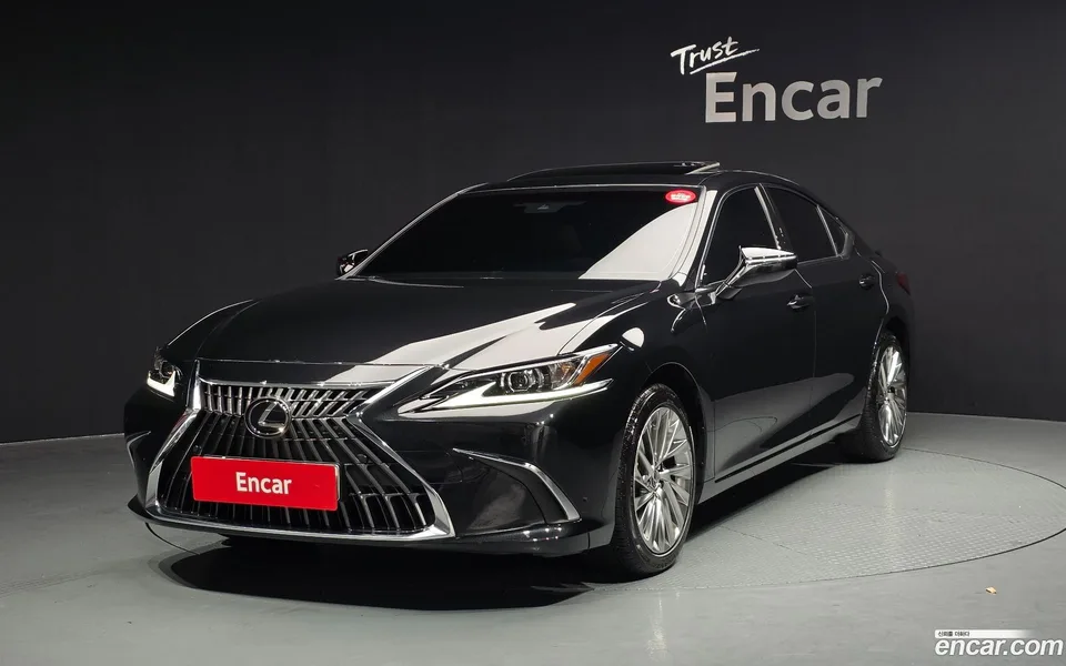 Lexus ES 300h 2023 — фото 1, купить с доставкой в Москву