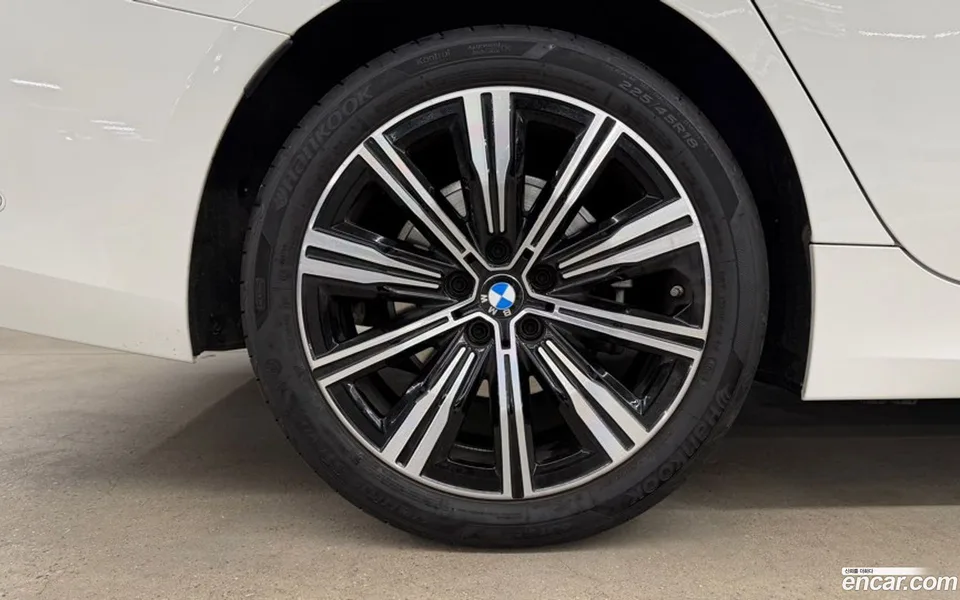 BMW 3 Series 320i 2025 — миниатюра 5
