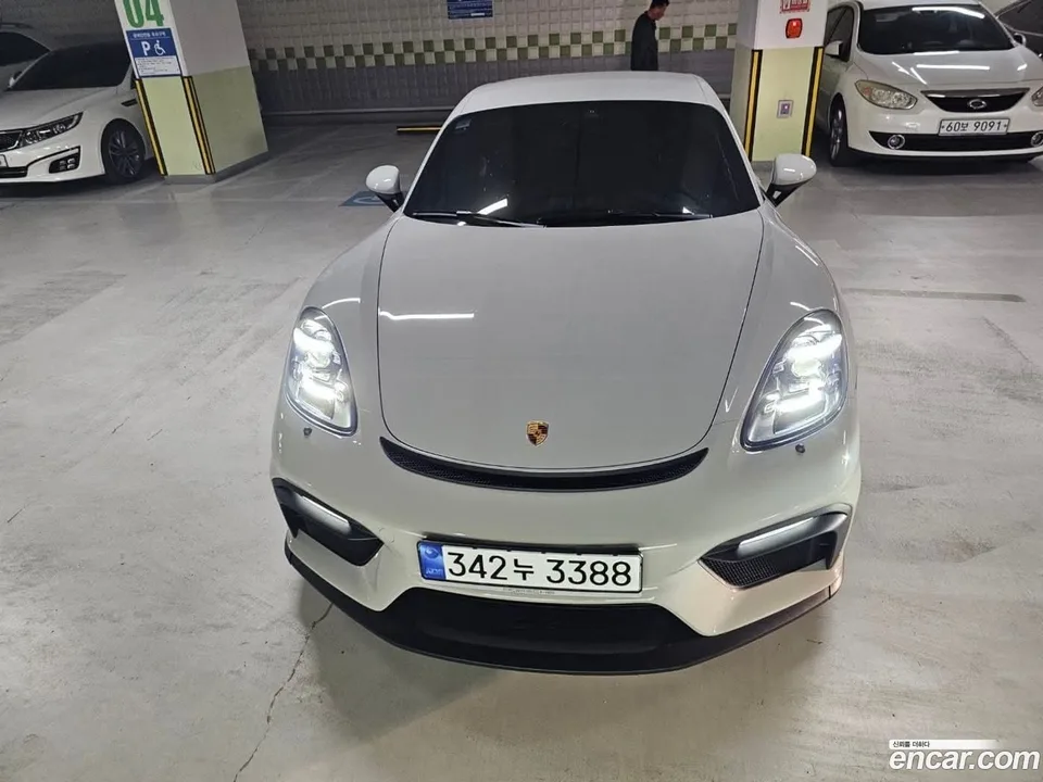 Porsche 718 Cayman 4.0 GT4 2022 — миниатюра 2