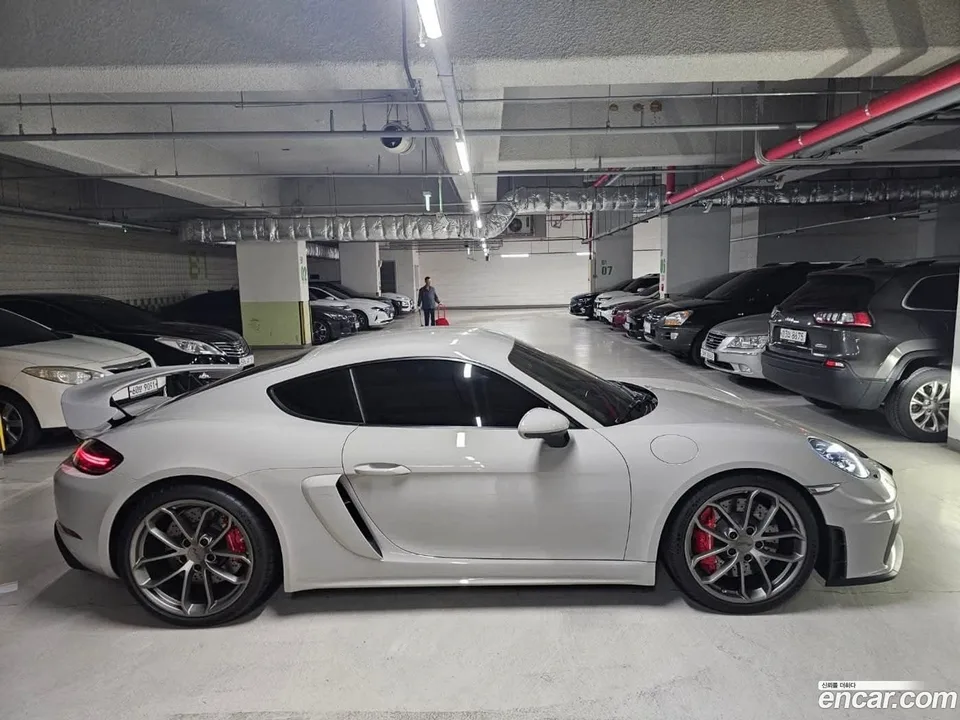Porsche 718 Cayman 4.0 GT4 2022 — миниатюра 5