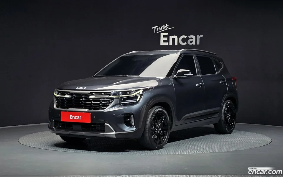 Kia Seltos 1.6 2WD 2023 — фото 1, купить с доставкой в Москву