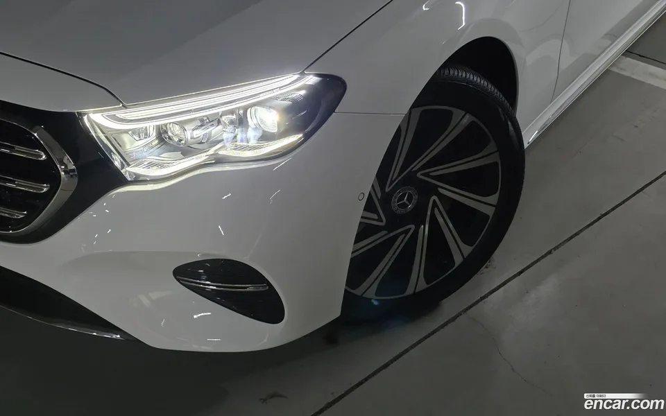 Mercedes-Benz E-Class E300 4MATIC 2024 — миниатюра 2
