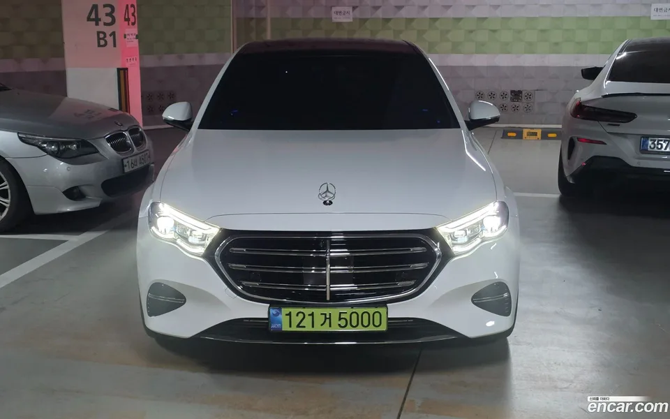Mercedes-Benz E-Class E300 4MATIC 2024 — миниатюра 3