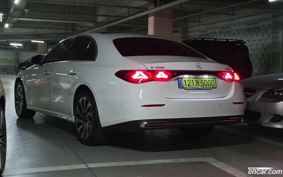 Mercedes-Benz E-Class E300 4MATIC 2024 — миниатюра 4