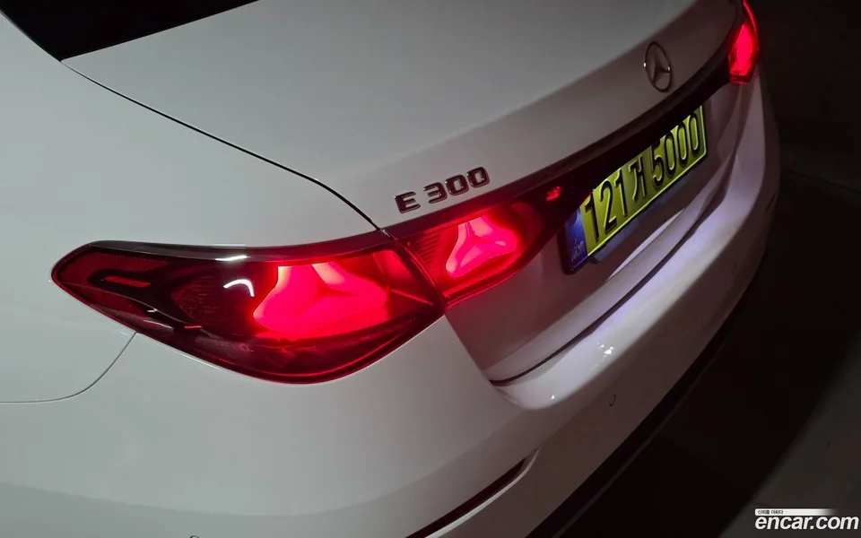 Mercedes-Benz E-Class E300 4MATIC 2024 — миниатюра 5
