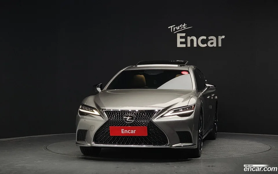 Lexus LS 500h 3.5 AWD 2023 — миниатюра 3
