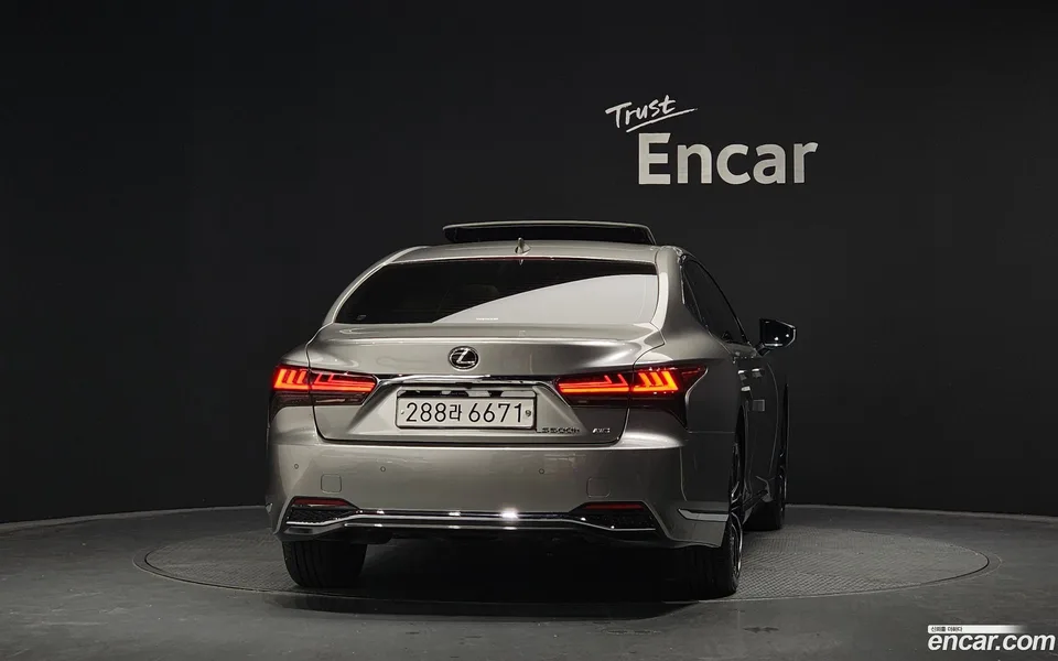 Lexus LS 500h 3.5 AWD 2023 — миниатюра 4