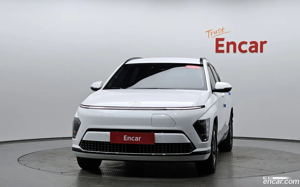 Hyundai Kona Electric 2023 — миниатюра 3