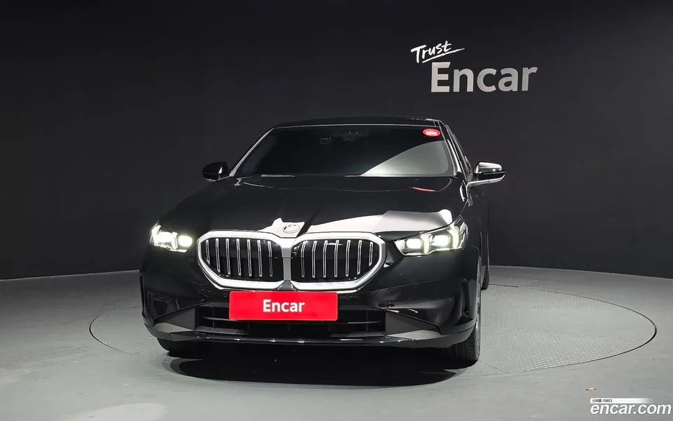 BMW 5 Series 530i xDrive 2023 — миниатюра 3