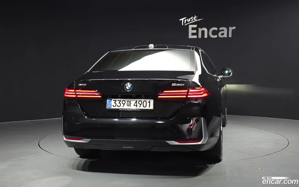 BMW 5 Series 530i xDrive 2023 — миниатюра 4