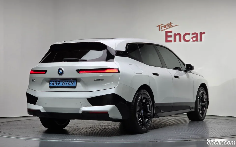 BMW iX xDrive50 2022 — миниатюра 2