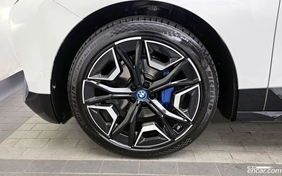 BMW iX xDrive50 2022 — миниатюра 5