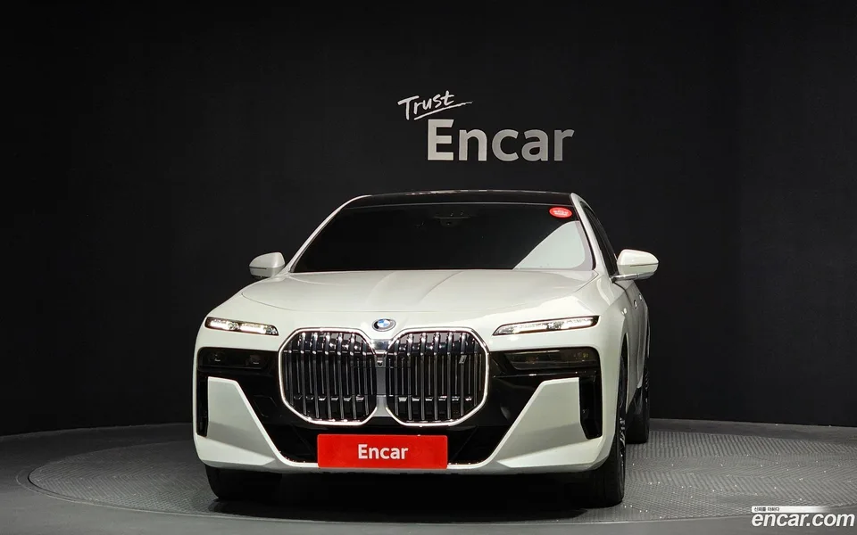 BMW i7 xDrive 60 M 2023 — миниатюра 3
