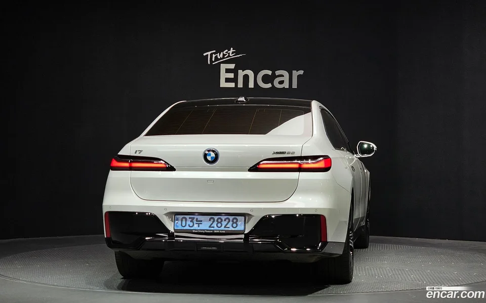 BMW i7 xDrive 60 M 2023 — миниатюра 4