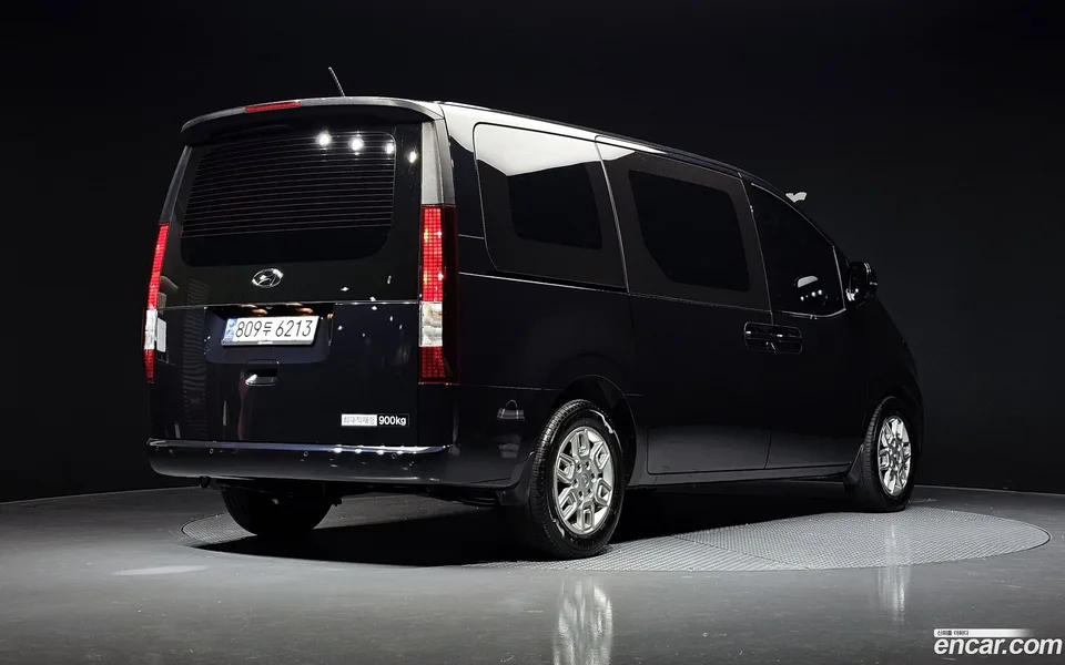 Hyundai Staria 3 2023 — миниатюра 2