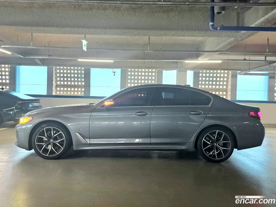 BMW 5 Series 530i xDrive M 2023 — миниатюра 2