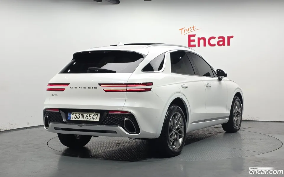 Genesis GV70 2.5T 2WD 2024 — миниатюра 2