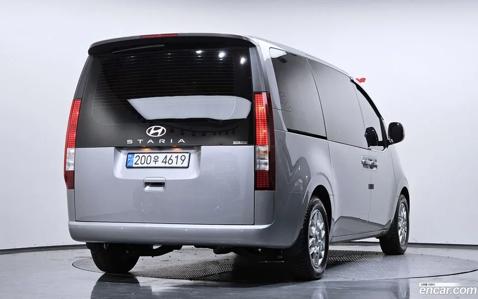Hyundai Staria 9 2024 — миниатюра 2