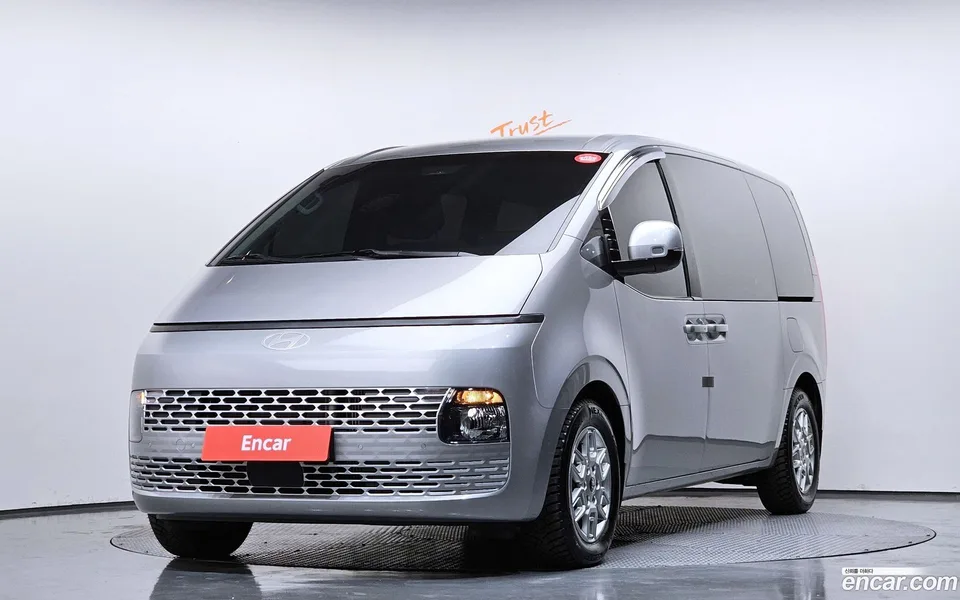 Hyundai Staria 9 2024 — фото 1, купить с доставкой в Москву