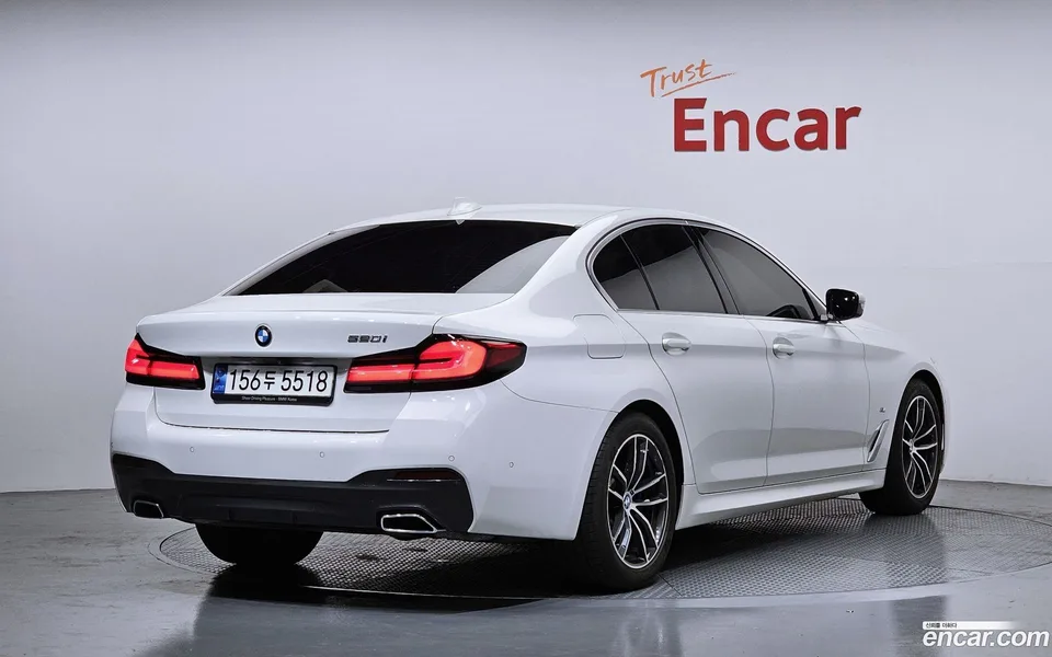 BMW 5 Series 520i M 2023 — миниатюра 2