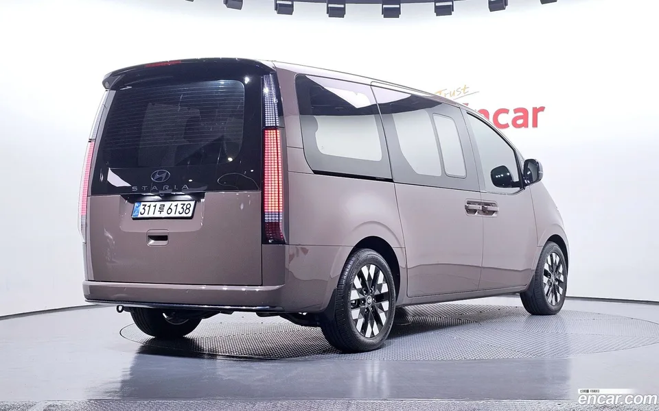Hyundai Staria 9 2025 — миниатюра 2