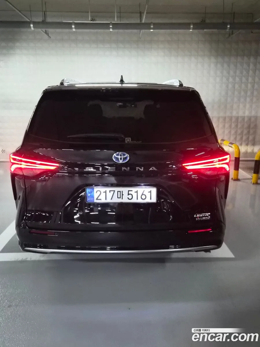 Toyota Sienna 2.5 2WD 2023 — миниатюра 2