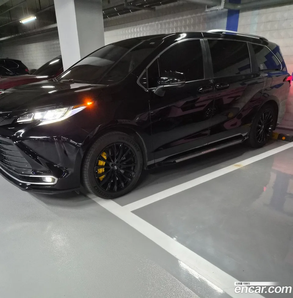 Toyota Sienna 2.5 2WD 2023 — миниатюра 3