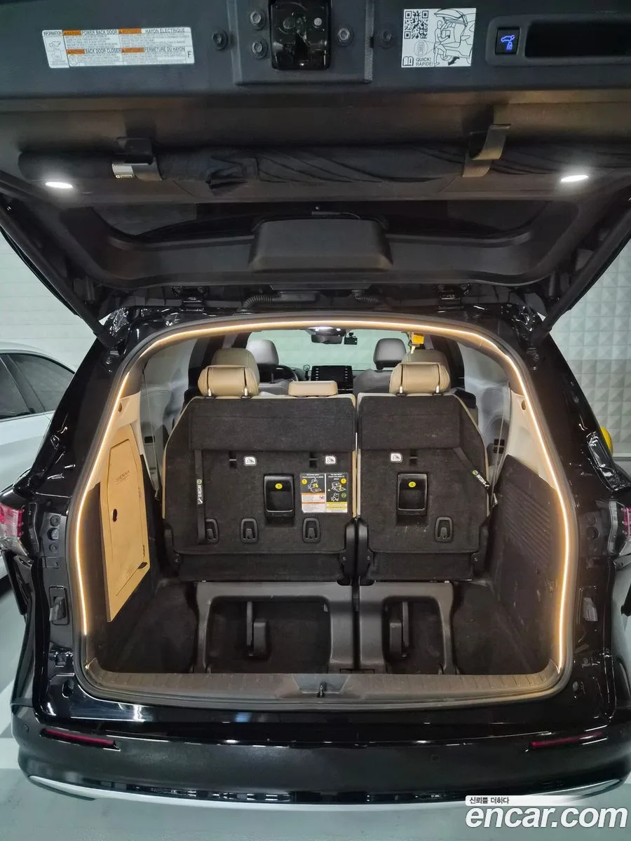 Toyota Sienna 2.5 2WD 2023 — миниатюра 4
