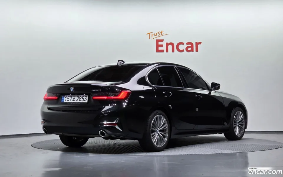 BMW 3 Series 320i 2022 — миниатюра 2