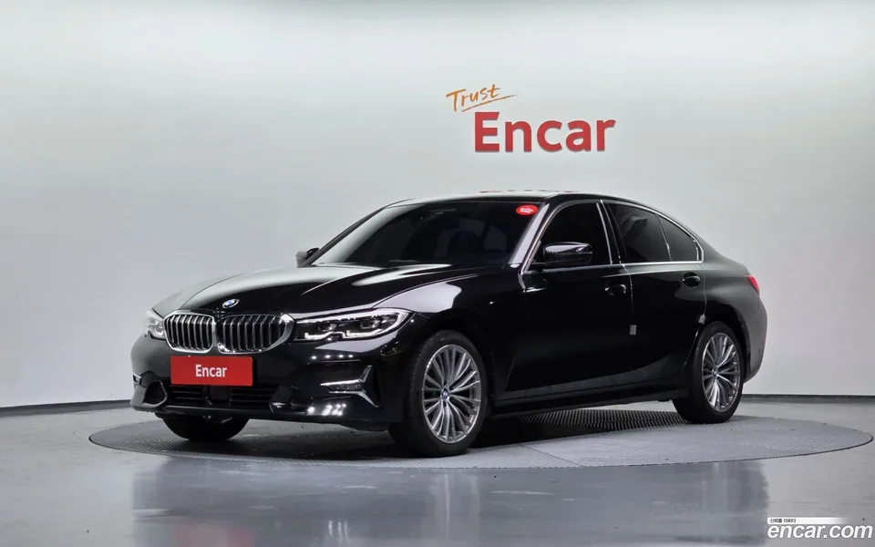 BMW 3 Series 320i 2022 — фото 1, купить с доставкой в Москву
