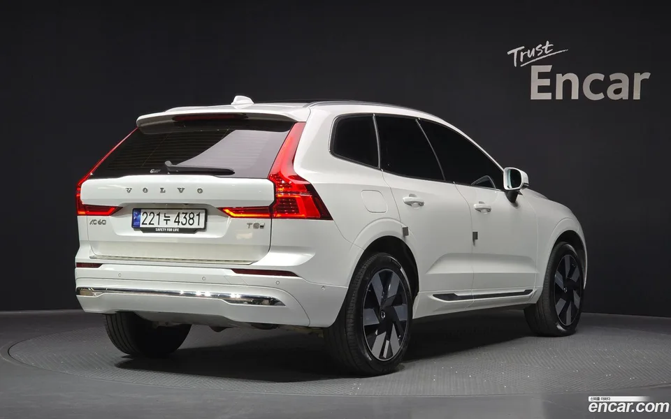 Volvo XC60 T8 2025 — миниатюра 2