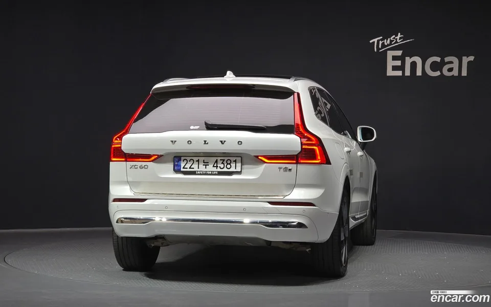 Volvo XC60 T8 2025 — миниатюра 4
