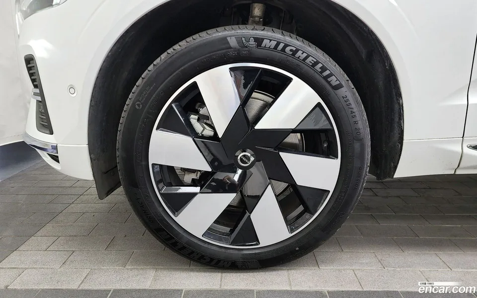 Volvo XC60 T8 2025 — миниатюра 5