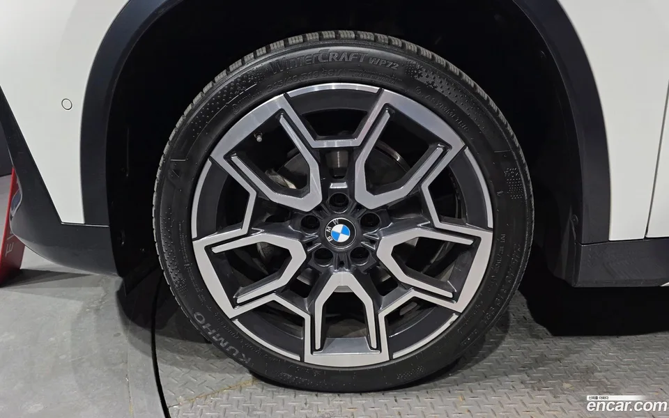 BMW X1 xDrive 20i xLine 2024 — миниатюра 5