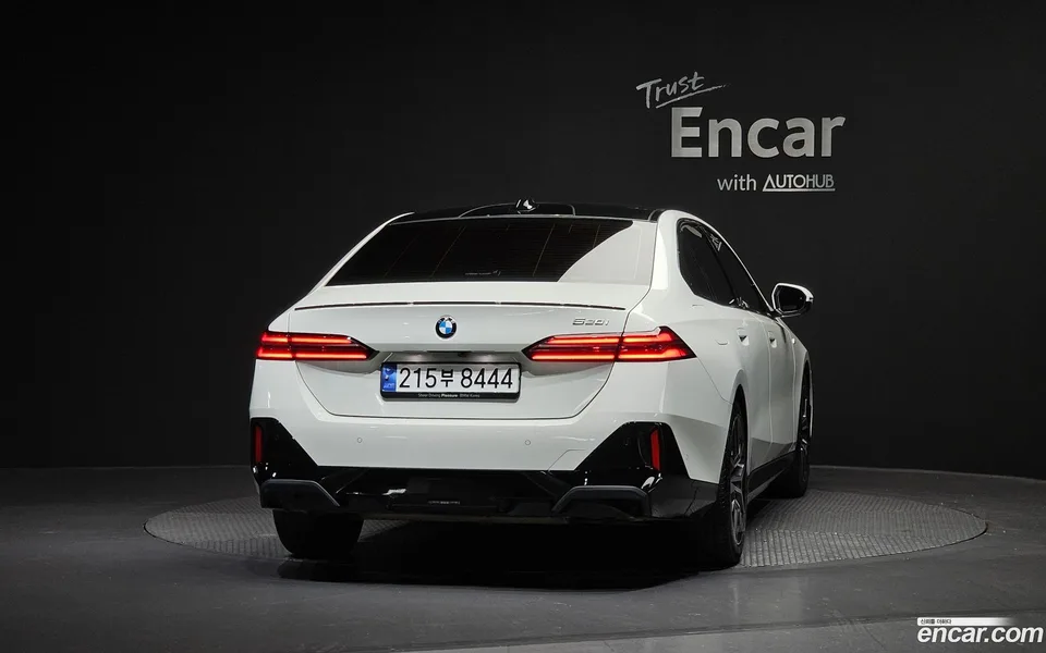 BMW 5 Series 520i 2024 — миниатюра 4
