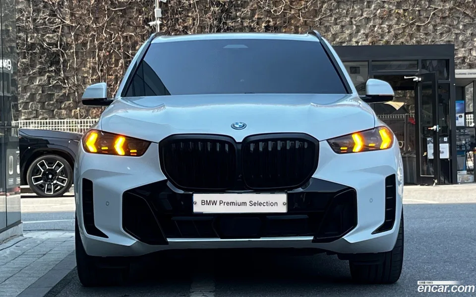 BMW X5 xDrive 50e M 2023 — миниатюра 3