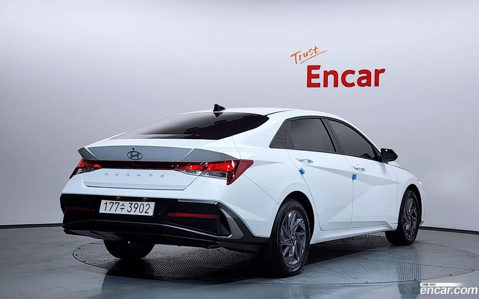 Hyundai Avante CN7 Hybrid 2025 — миниатюра 2