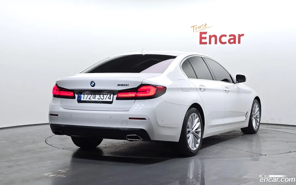 BMW 5 Series 520i 2023 — миниатюра 2