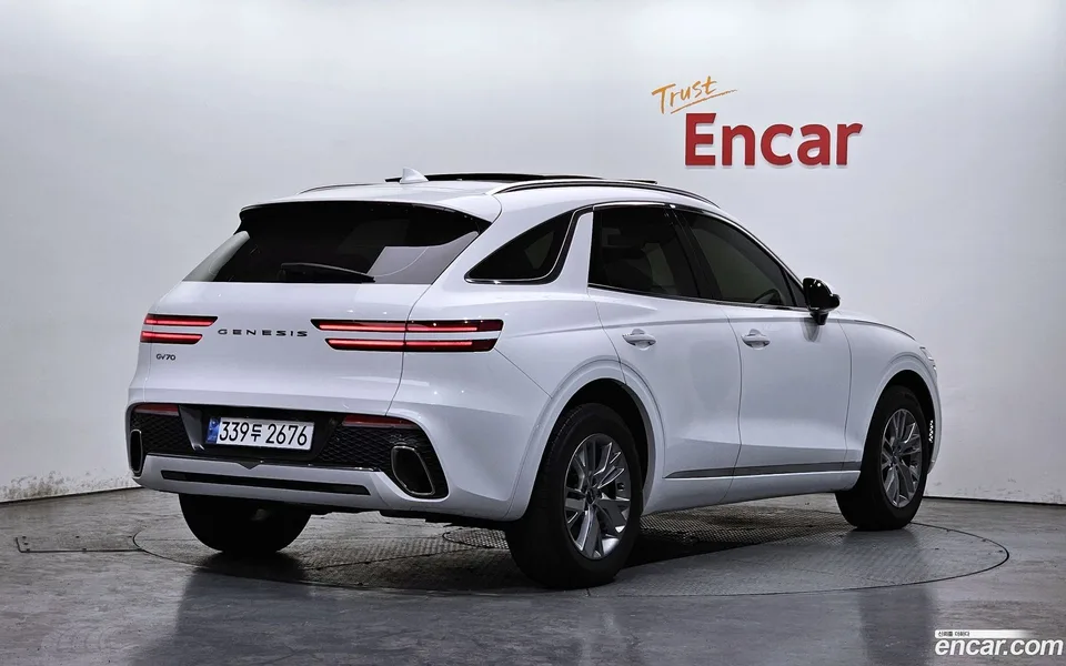 Genesis GV70 2.5T 2WD 2022 — миниатюра 2