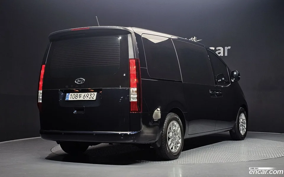 Hyundai Staria 9 2024 — миниатюра 2