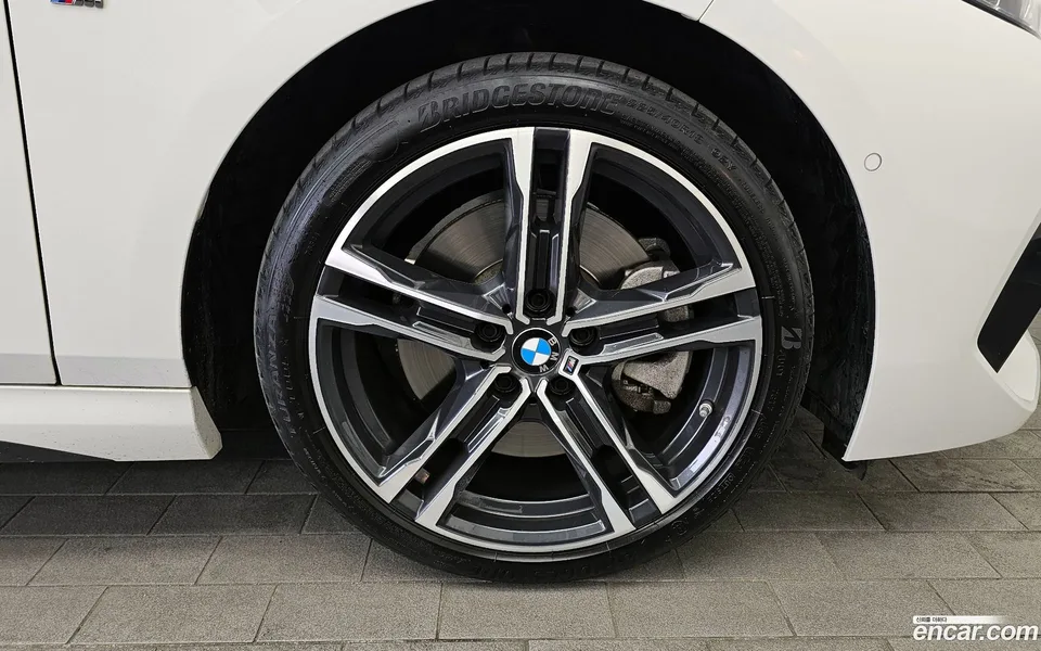 BMW 2 Series Gran Coupe 220i M 2023 — миниатюра 5