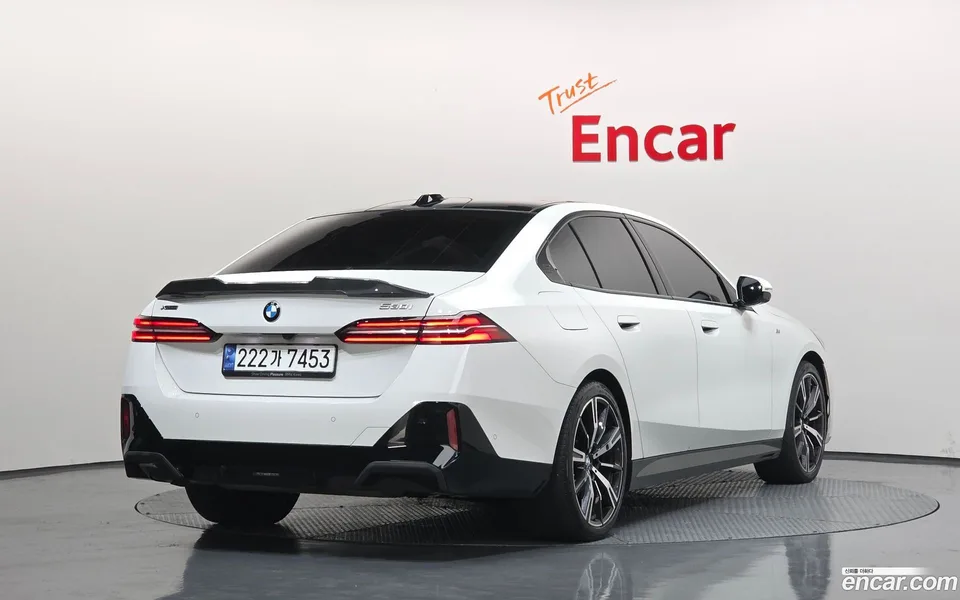 BMW 5 Series 530i xDrive M 2023 — миниатюра 2