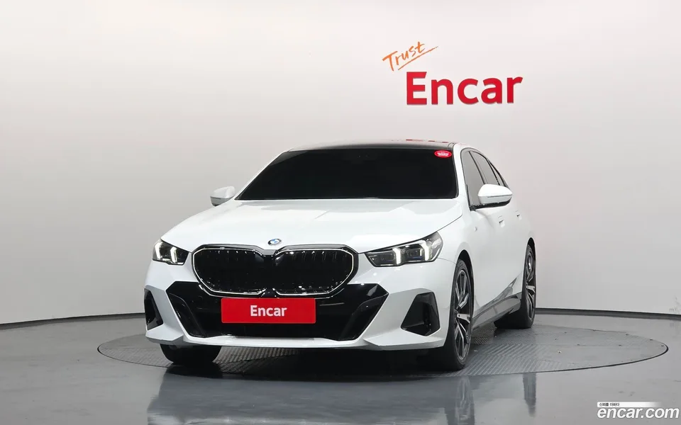 BMW 5 Series 530i xDrive M 2023 — миниатюра 3