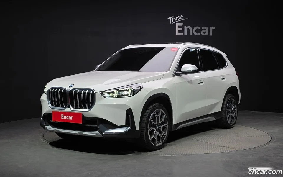 BMW X1 xDrive 20i xLine 2024 — фото 1, купить с доставкой в Москву