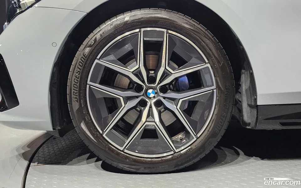 BMW 5 Series 520i M 2025 — миниатюра 5