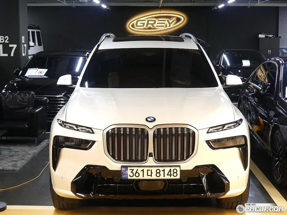 BMW X7 xDrive 40i M 7 2023 — фото 1, купить с доставкой в Москву