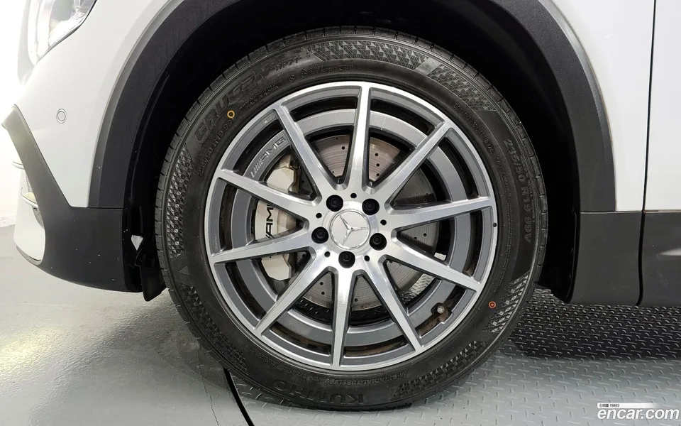 Mercedes-Benz GLB-Class AMG GLB35 4MATIC 2023 — миниатюра 5