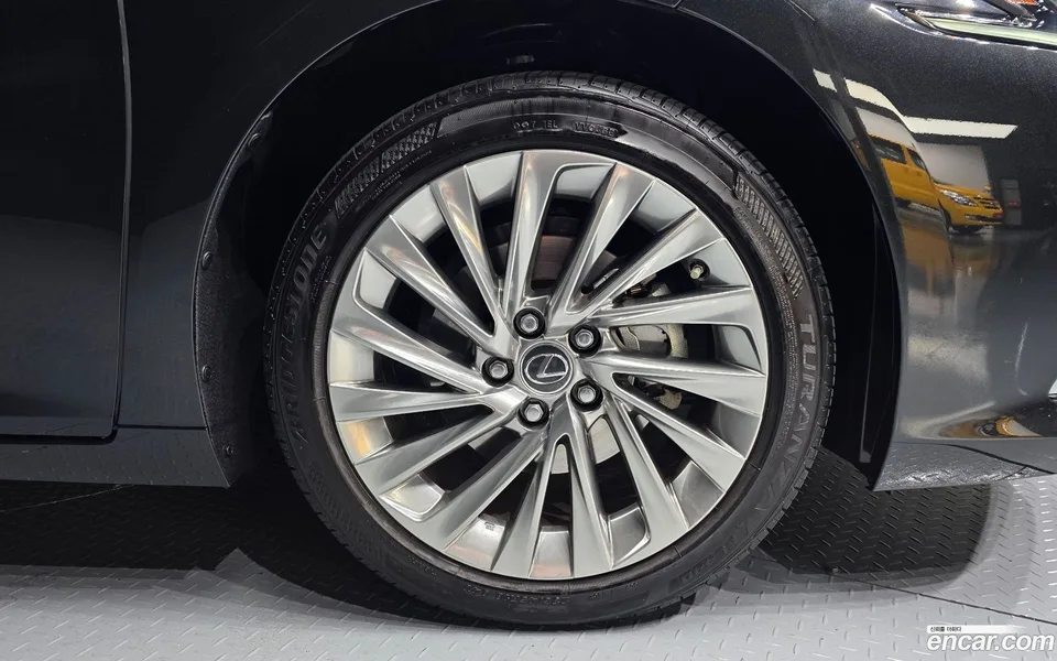 Lexus ES 300h 2024 — миниатюра 5