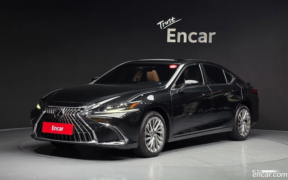 Lexus ES 300h 2024 — фото 1, купить с доставкой в Москву