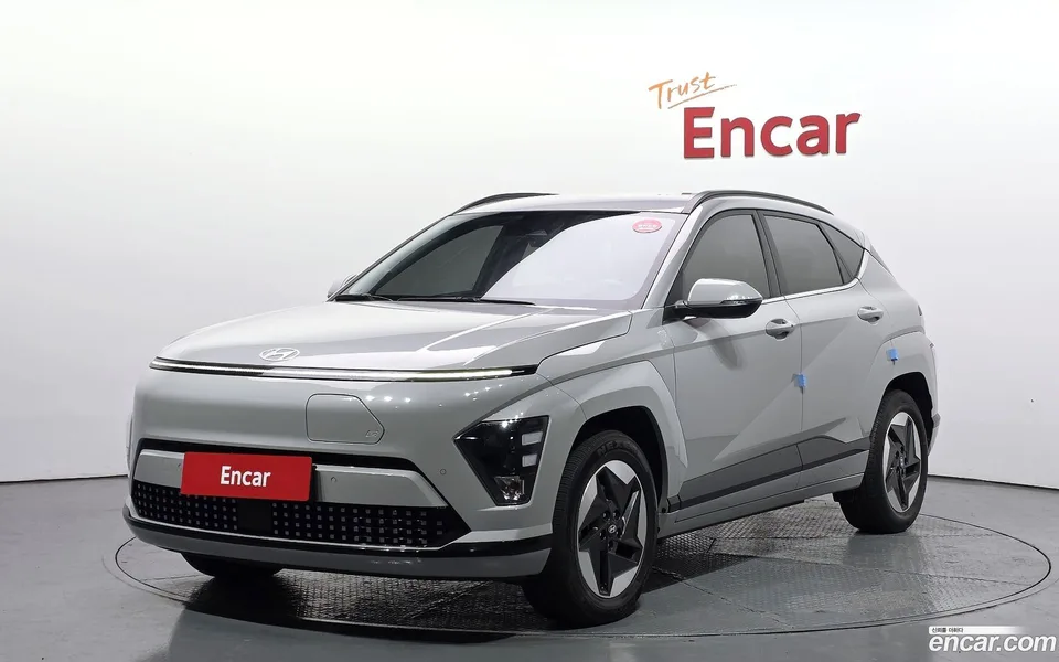 Hyundai Kona Electric 2023 — фото 1, купить с доставкой в Москву